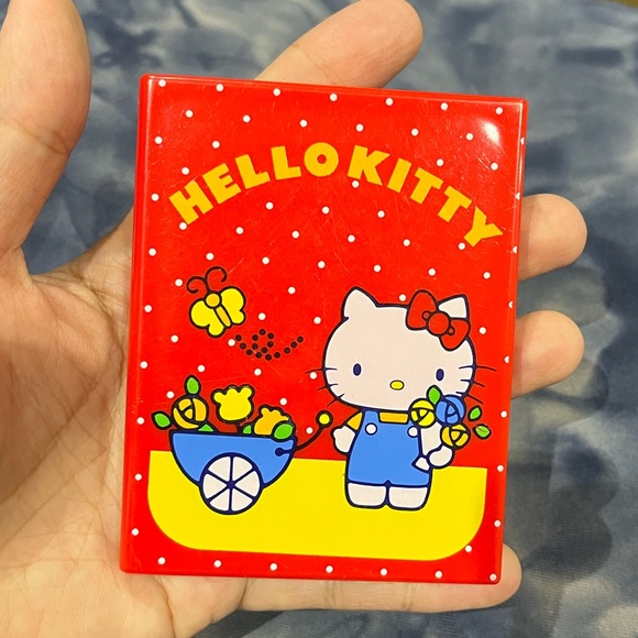 Vintage Hello Kitty Comb Mirror Compact Sanrio Japan 1976 Doll Travel Vanity Kit - Picture 3 of 9